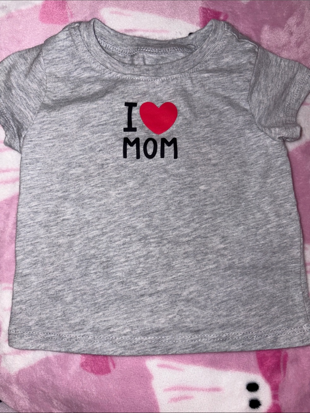 Gray 'I ♥ Mom' Kids Tee NWOT